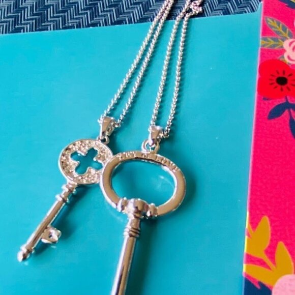 Key of Love Silver Tone Dual Key Quadrafoil Layered Necklace #1 - Picture 2 of 3